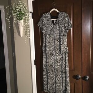 Connected Apparel Black and White Geometric Midi Dress